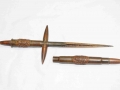 Dague de dame créée avec des douilles et ogives de cartouches et une lame de baïonnette